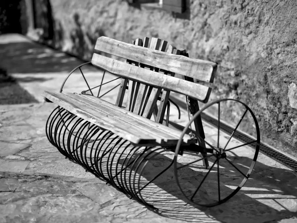 banc - rateau faneur - recycle art - noir et blanc - joeldecaix